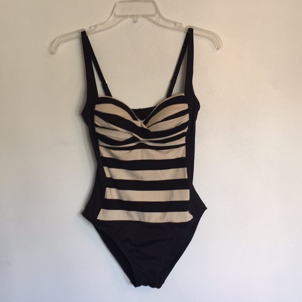La blanca Swim Suit Bathing Suit